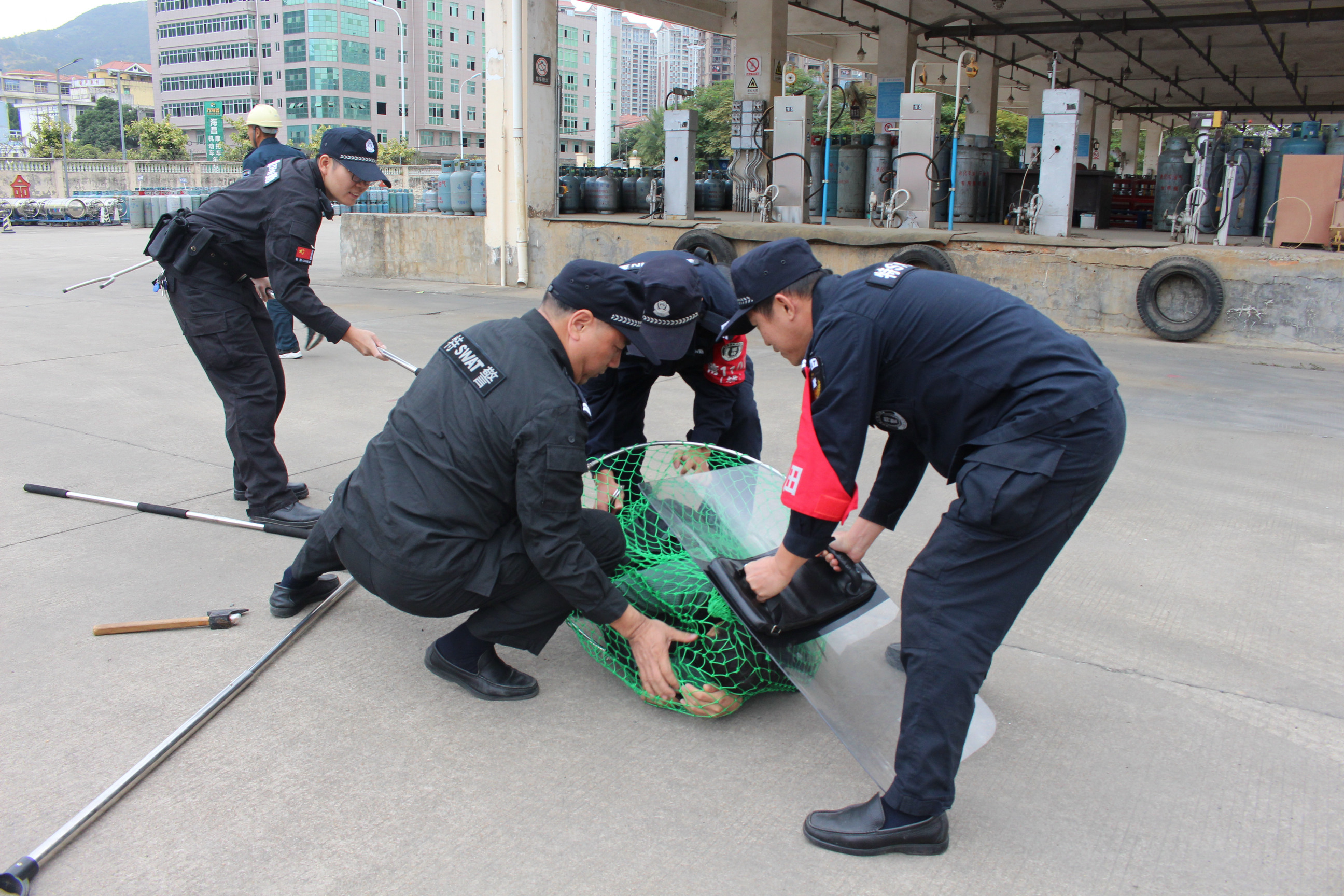 4、特警制服歹徒.JPG